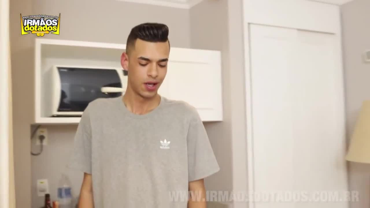 Fodas boa novinho dotado fodendo o rabo do amigo
